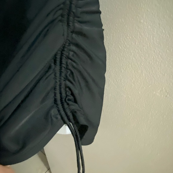 Collections by Catalina. Skort, synch side swim bottoms. L very sexy. Very comfy - Picture 2 of 4